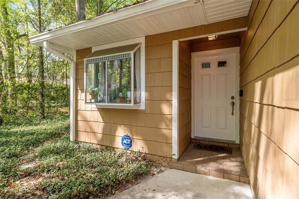 合同活跃: $275,000 (3 贝兹, 2 浴室, 1683 平方英尺)