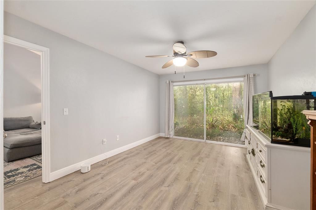 合同活跃: $275,000 (3 贝兹, 2 浴室, 1683 平方英尺)