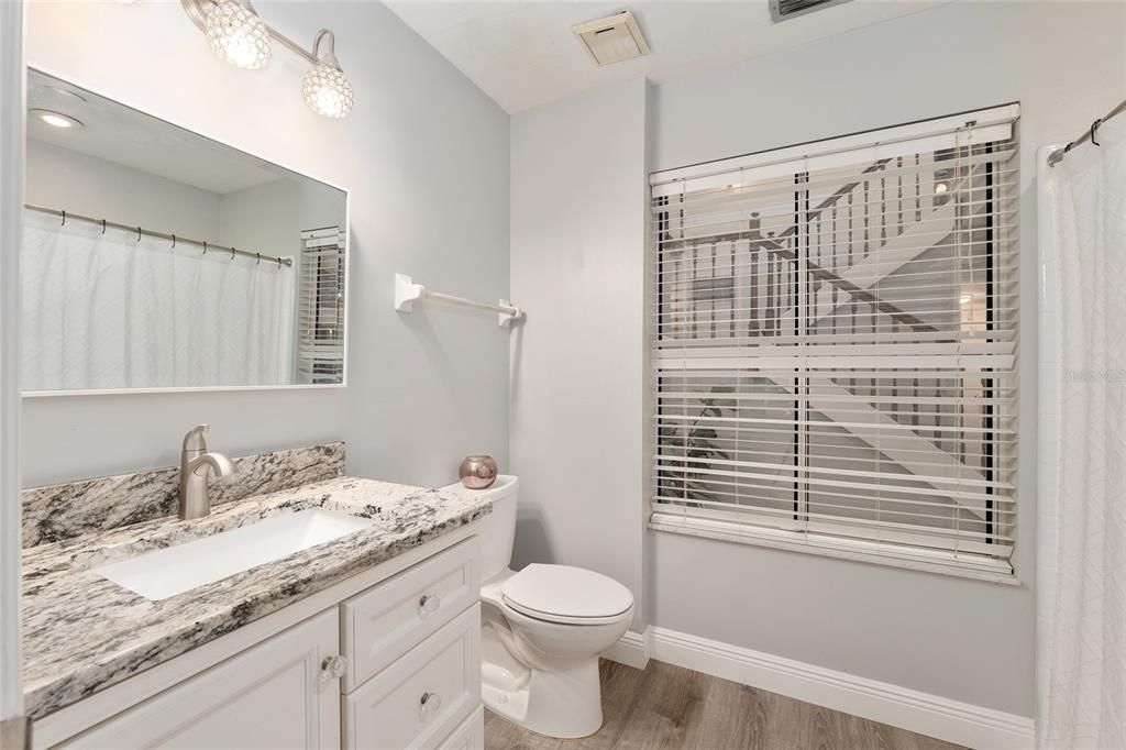 合同活跃: $275,000 (3 贝兹, 2 浴室, 1683 平方英尺)