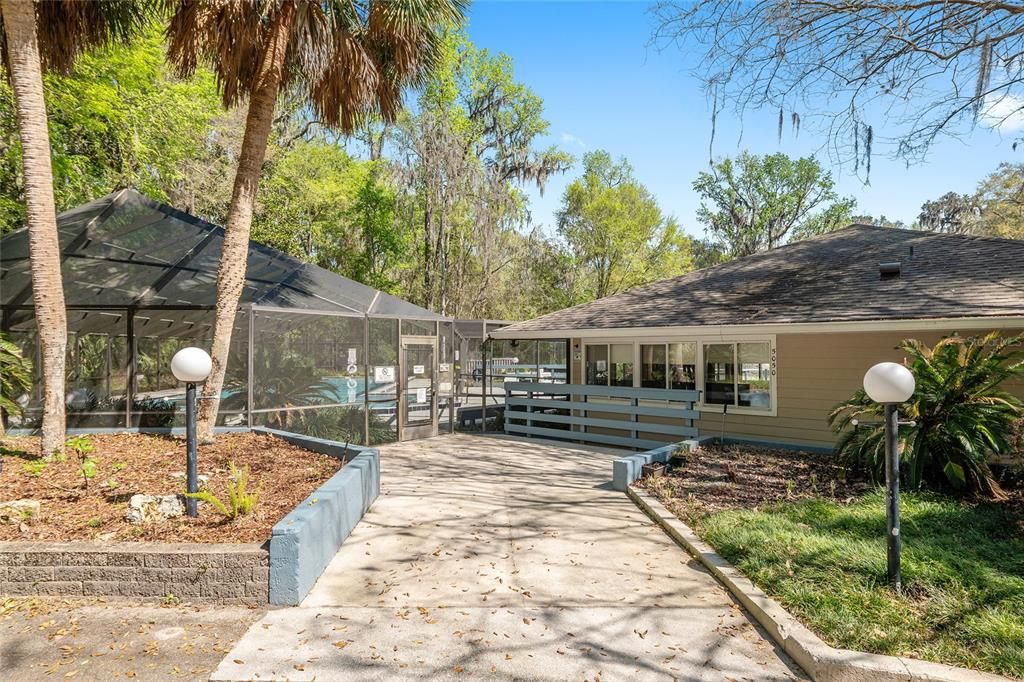 合同活跃: $275,000 (3 贝兹, 2 浴室, 1683 平方英尺)