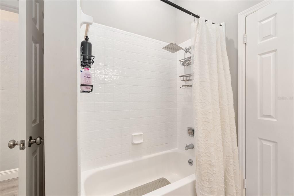 合同活跃: $275,000 (3 贝兹, 2 浴室, 1683 平方英尺)