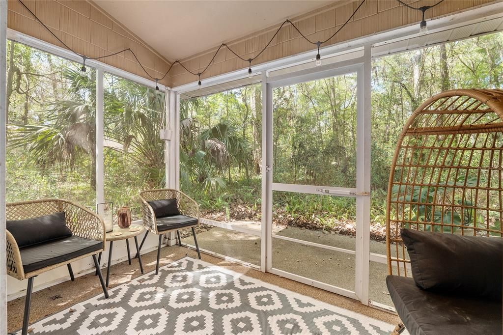 合同活跃: $275,000 (3 贝兹, 2 浴室, 1683 平方英尺)