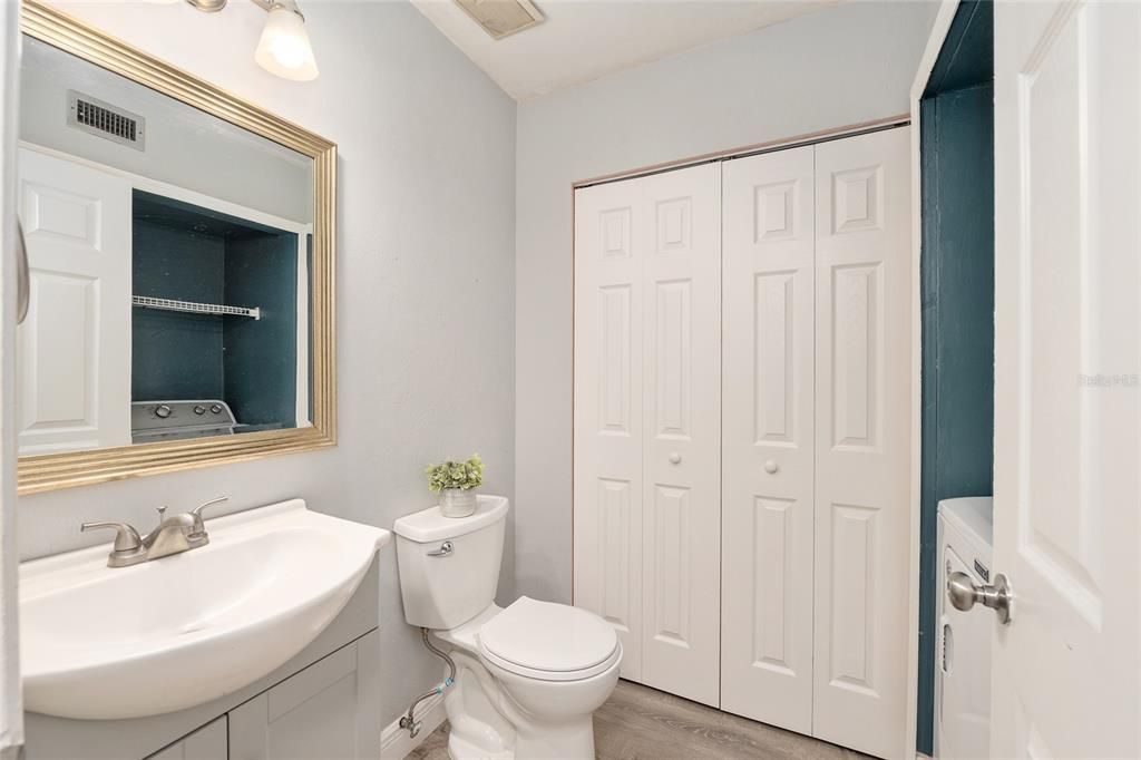 合同活跃: $275,000 (3 贝兹, 2 浴室, 1683 平方英尺)