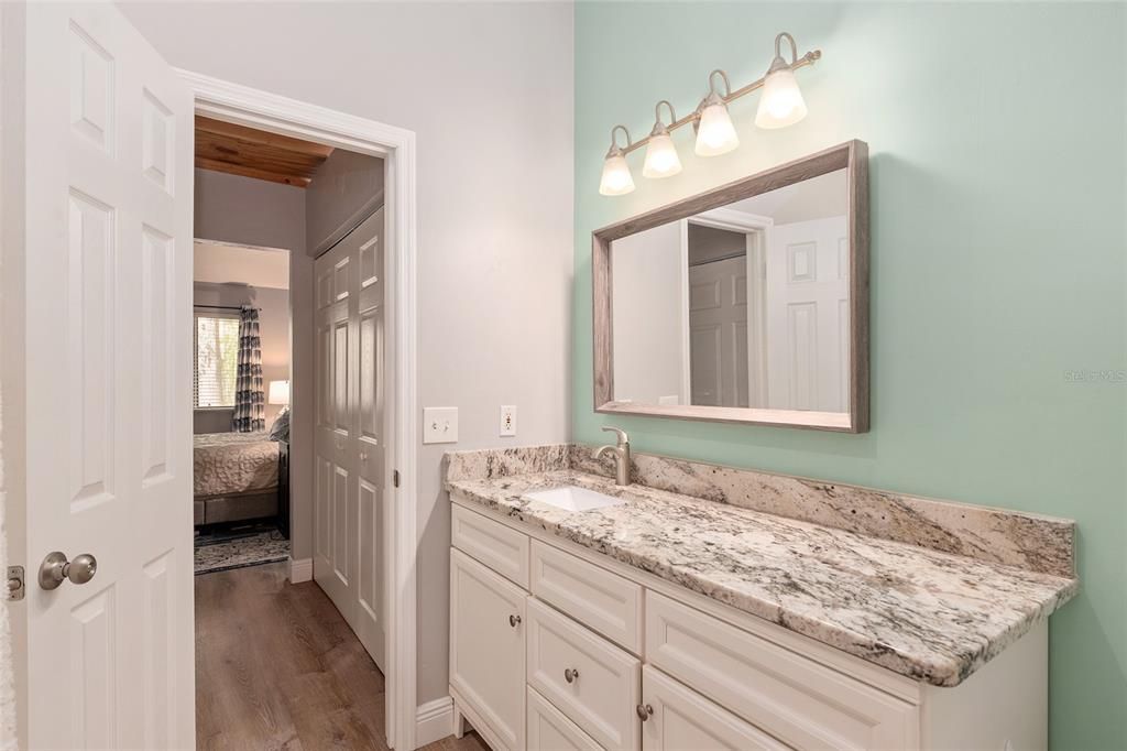 合同活跃: $275,000 (3 贝兹, 2 浴室, 1683 平方英尺)