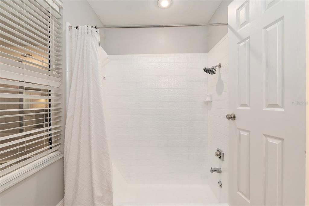 合同活跃: $275,000 (3 贝兹, 2 浴室, 1683 平方英尺)