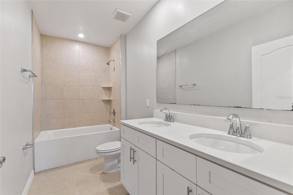 En Venta: $335,000 (4 camas, 2 baños, 1865 Pies cuadrados)