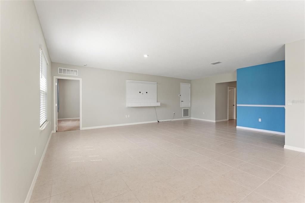 En Venta: $335,000 (4 camas, 2 baños, 1865 Pies cuadrados)
