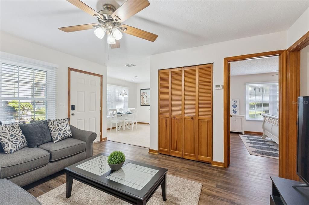 For Sale: $125,000 (1 beds, 1 baths, 624 Square Feet)