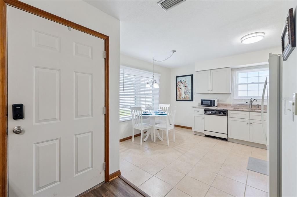 For Sale: $125,000 (1 beds, 1 baths, 624 Square Feet)