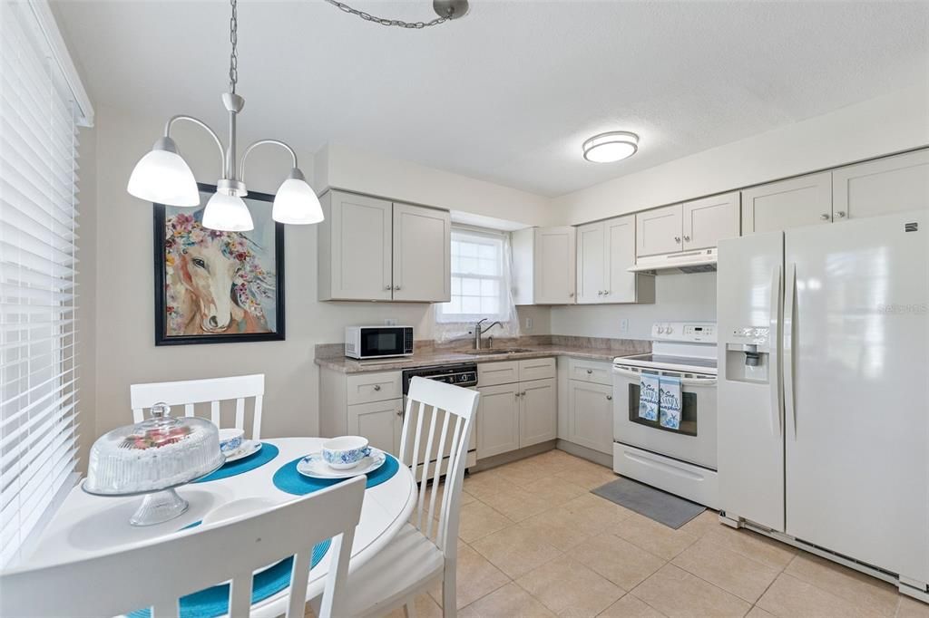 For Sale: $125,000 (1 beds, 1 baths, 624 Square Feet)