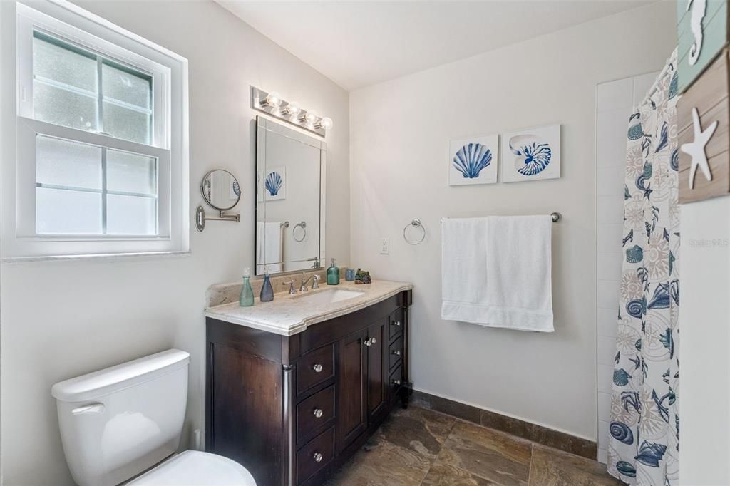 For Sale: $125,000 (1 beds, 1 baths, 624 Square Feet)