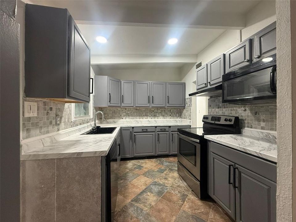 На продажу: $269,900 (3 спален, 2 ванн, 1574 Квадратных фут)