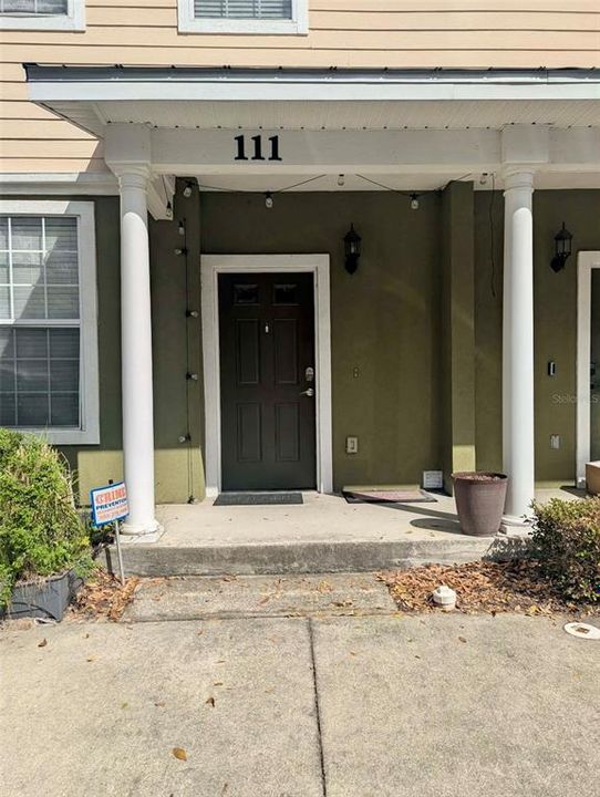 Active With Contract: $1,900 (2 beds, 2 baths, 1450 Square Feet)
