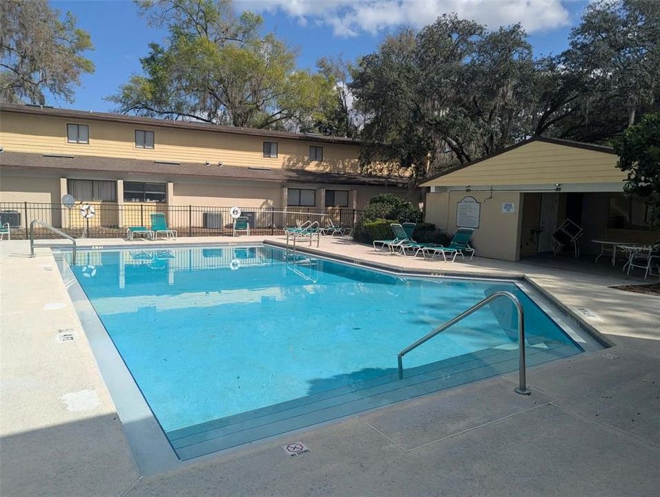 Active With Contract: $1,900 (2 beds, 2 baths, 1450 Square Feet)