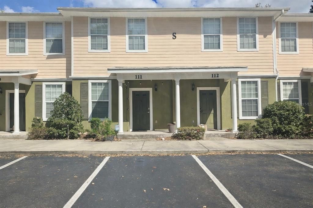 Active With Contract: $1,900 (2 beds, 2 baths, 1450 Square Feet)