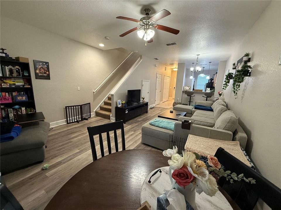 Active With Contract: $1,900 (2 beds, 2 baths, 1450 Square Feet)