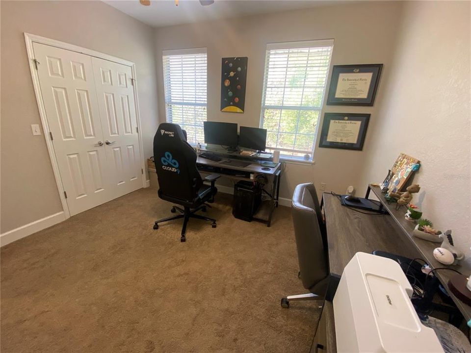Active With Contract: $1,900 (2 beds, 2 baths, 1450 Square Feet)