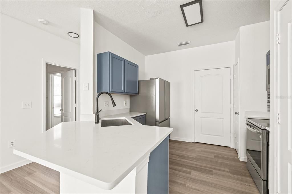 Active With Contract: $1,875 (2 beds, 2 baths, 1175 Square Feet)