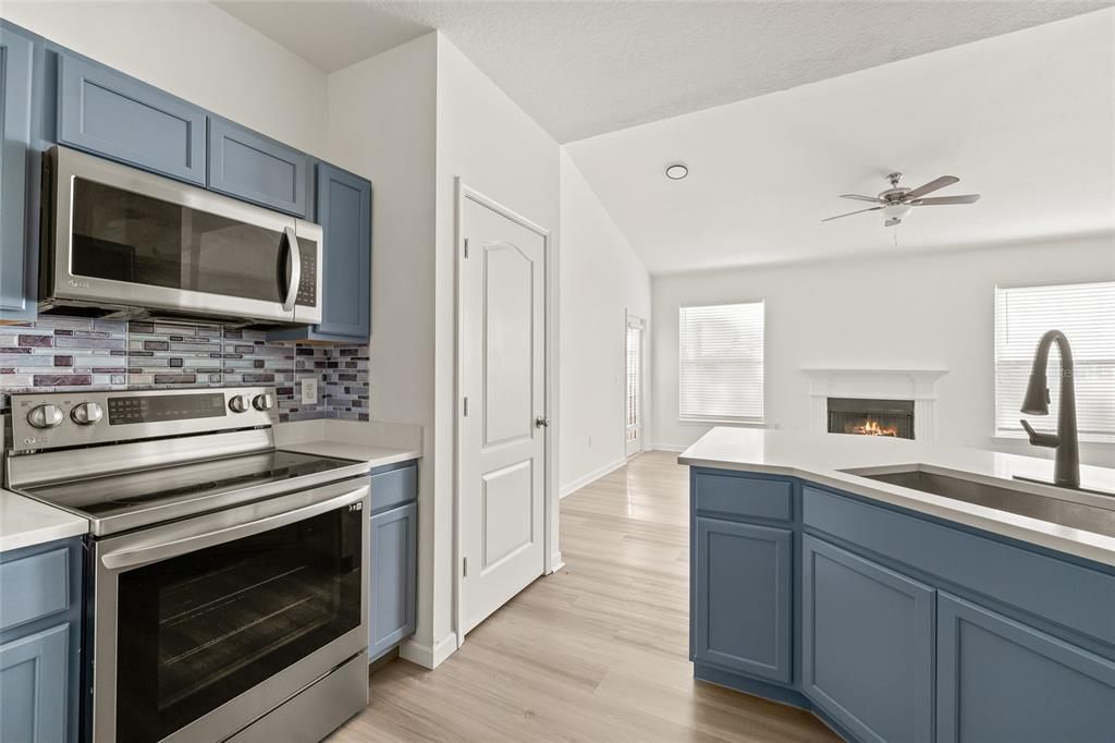 Active With Contract: $1,875 (2 beds, 2 baths, 1175 Square Feet)