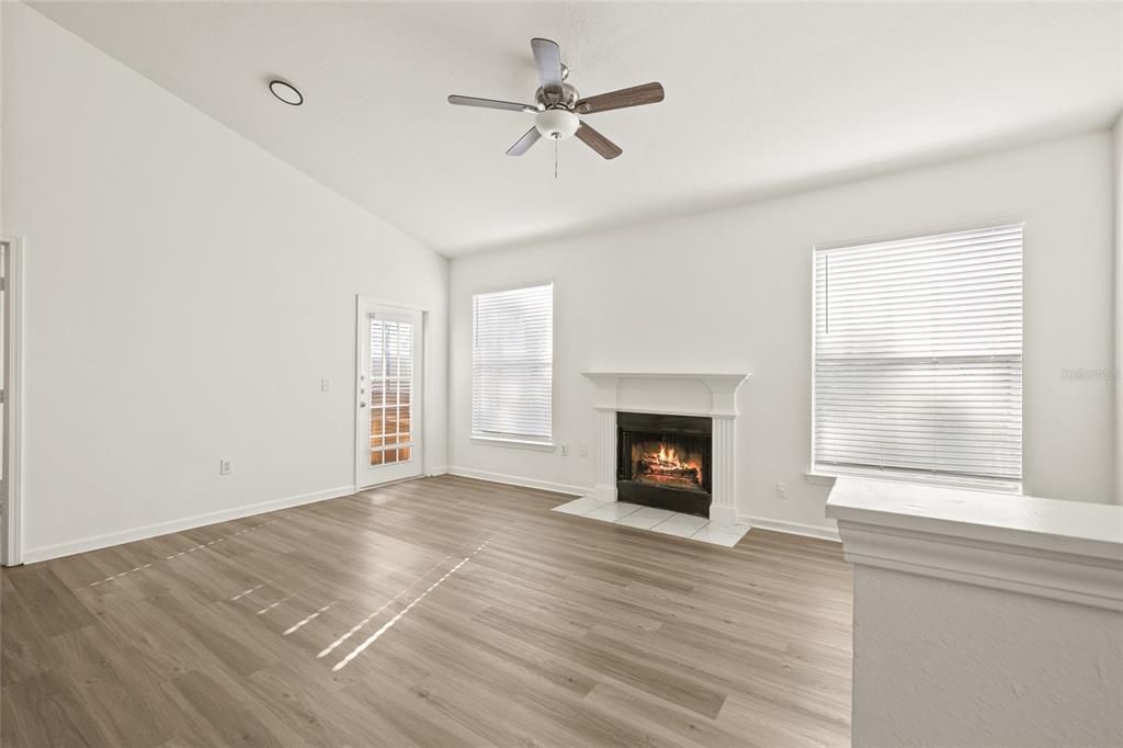 Active With Contract: $1,875 (2 beds, 2 baths, 1175 Square Feet)