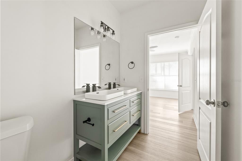 Active With Contract: $1,875 (2 beds, 2 baths, 1175 Square Feet)