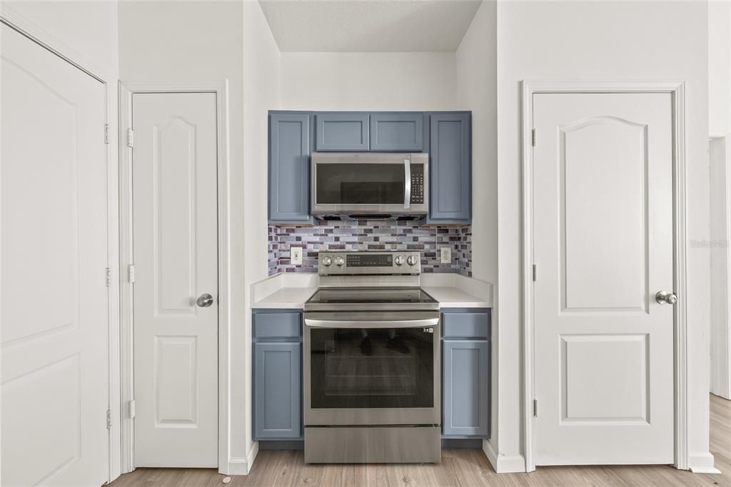 Active With Contract: $1,875 (2 beds, 2 baths, 1175 Square Feet)