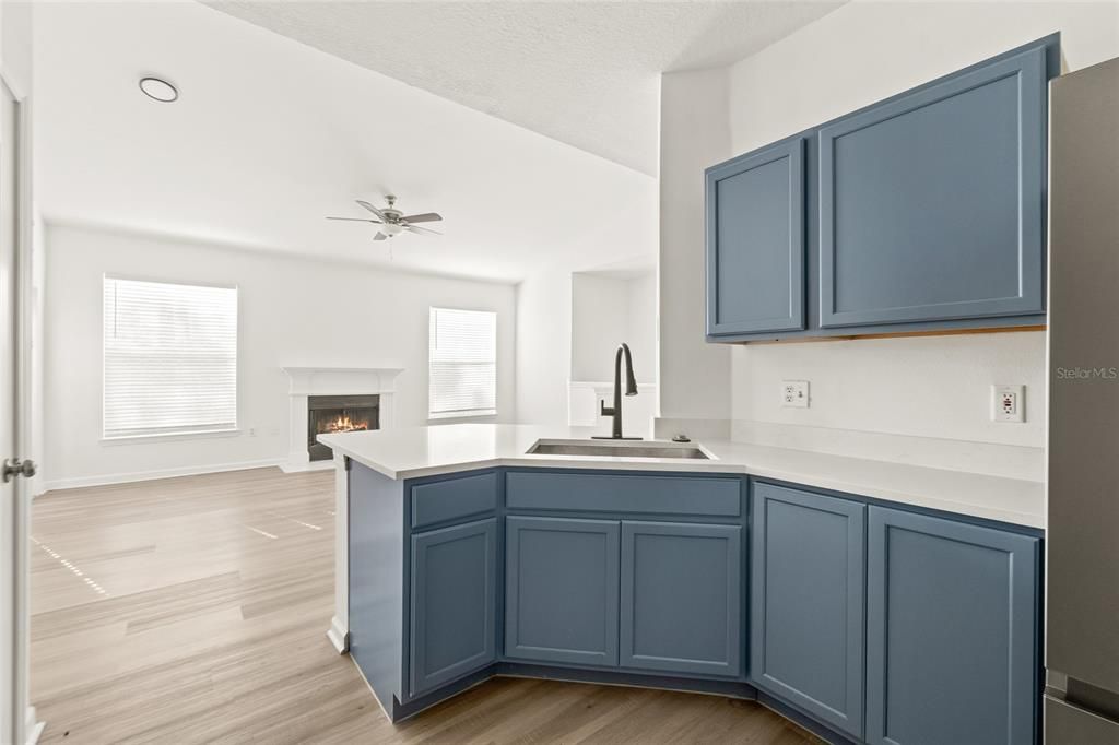 Active With Contract: $1,875 (2 beds, 2 baths, 1175 Square Feet)