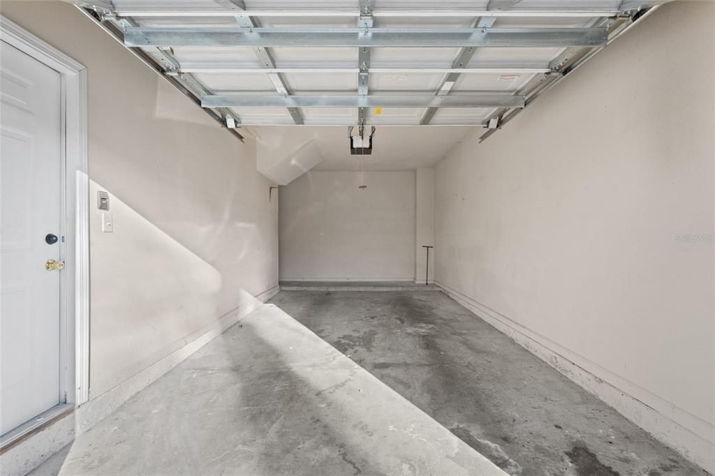 Active With Contract: $1,875 (2 beds, 2 baths, 1175 Square Feet)