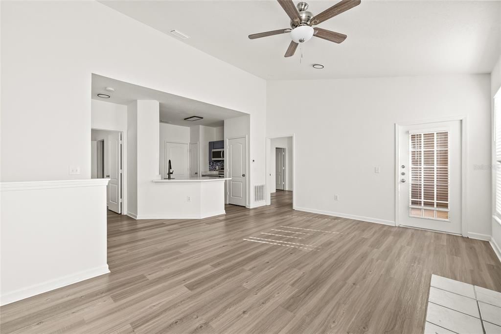 Active With Contract: $1,875 (2 beds, 2 baths, 1175 Square Feet)