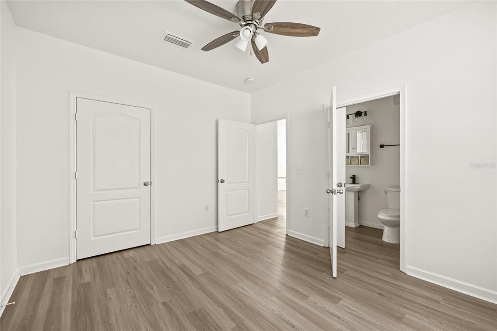 Active With Contract: $1,875 (2 beds, 2 baths, 1175 Square Feet)