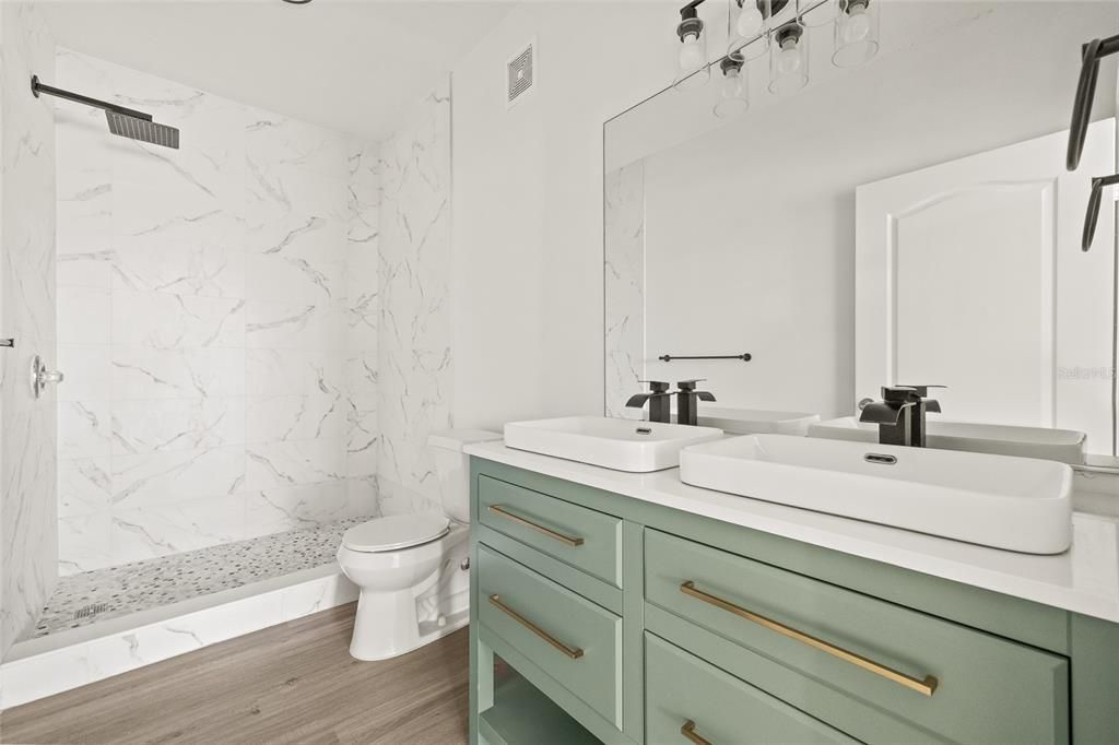 Active With Contract: $1,875 (2 beds, 2 baths, 1175 Square Feet)