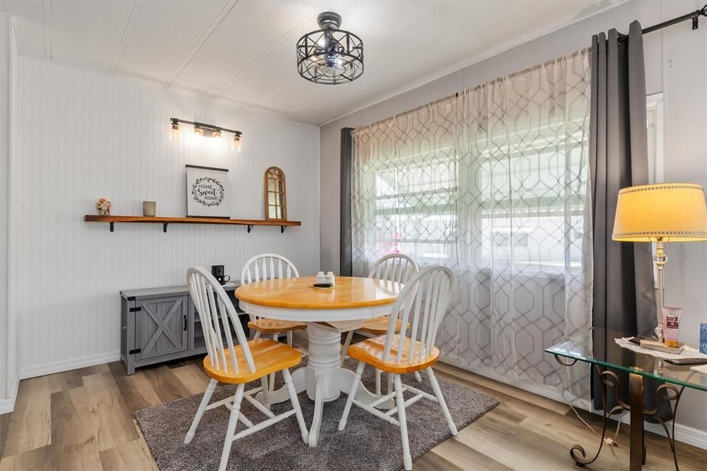 На продажу: $119,777 (2 спален, 2 ванн, 1008 Квадратных фут)