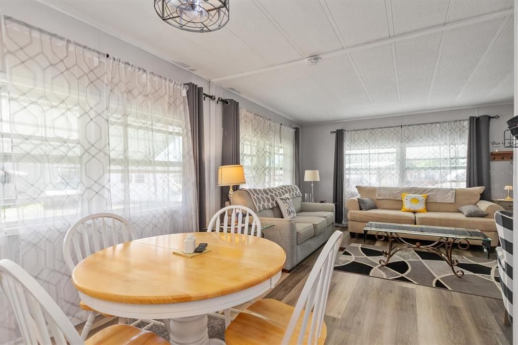 На продажу: $119,777 (2 спален, 2 ванн, 1008 Квадратных фут)