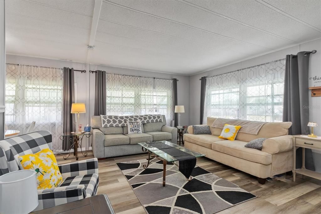 На продажу: $119,777 (2 спален, 2 ванн, 1008 Квадратных фут)