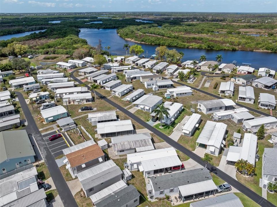 На продажу: $119,777 (2 спален, 2 ванн, 1008 Квадратных фут)