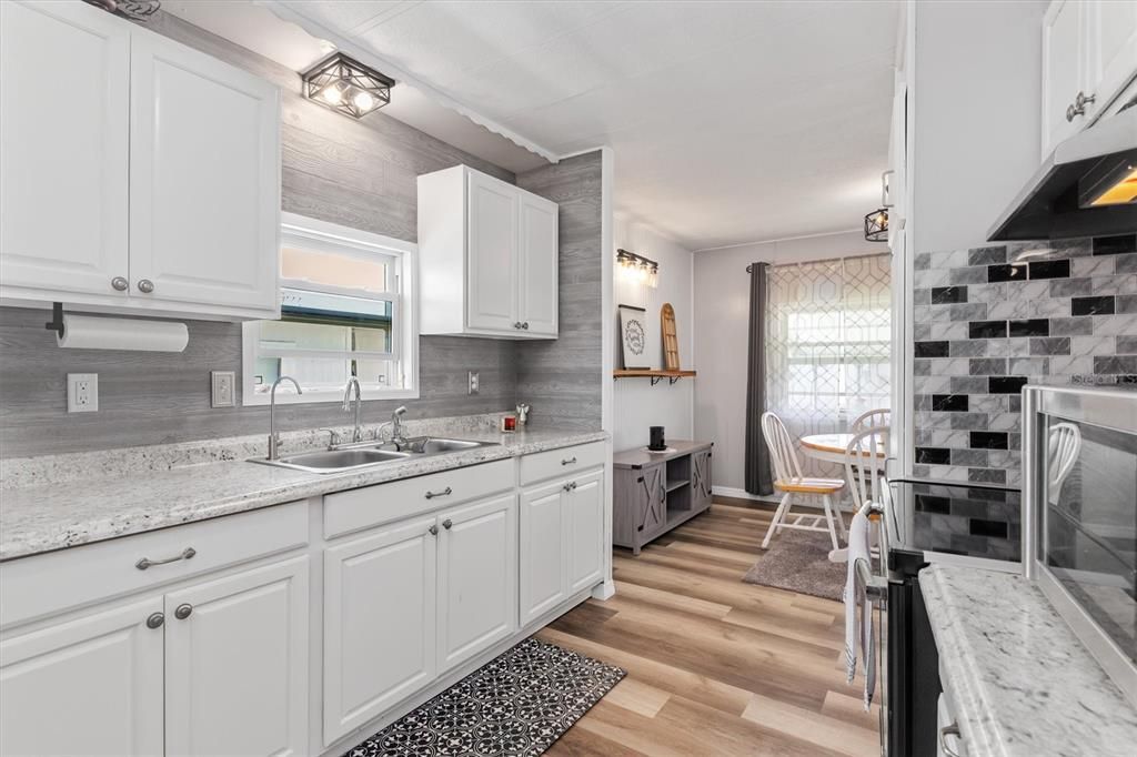 На продажу: $119,777 (2 спален, 2 ванн, 1008 Квадратных фут)