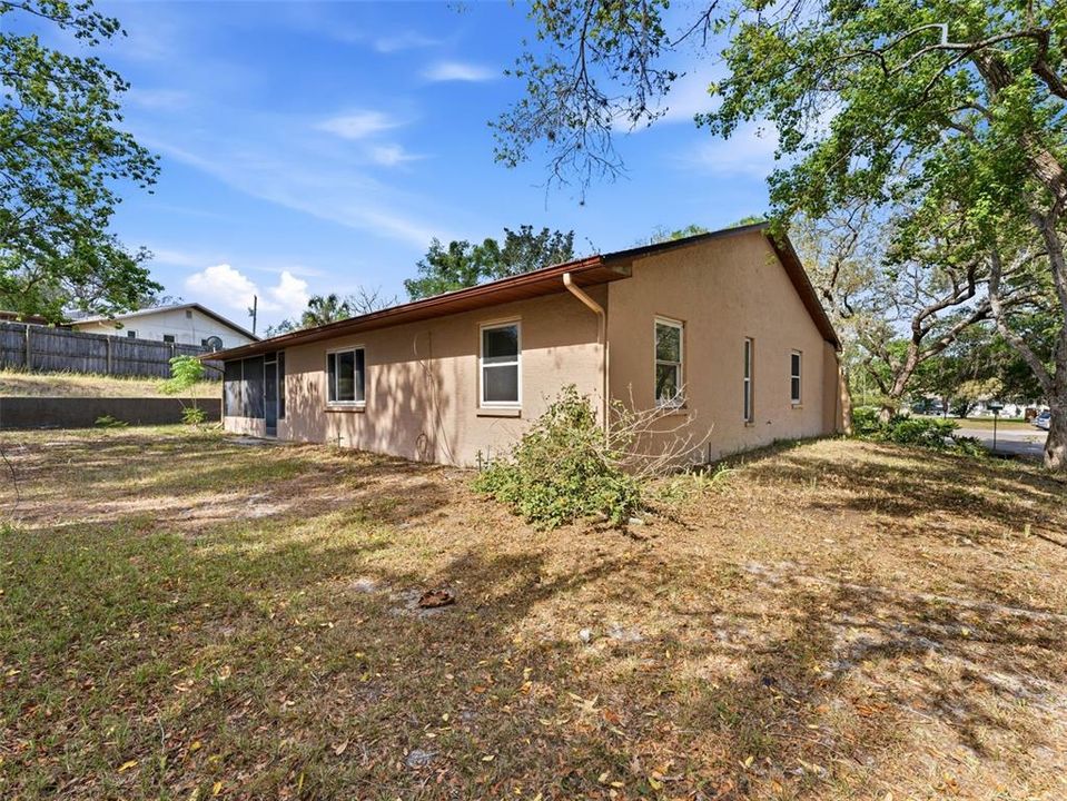 Active With Contract: $279,900 (3 beds, 2 baths, 1492 Square Feet)