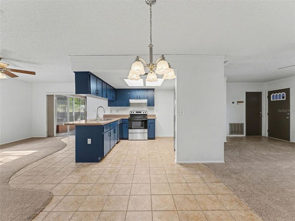 Active With Contract: $279,900 (3 beds, 2 baths, 1492 Square Feet)