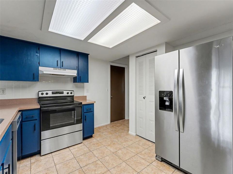 Active With Contract: $279,900 (3 beds, 2 baths, 1492 Square Feet)
