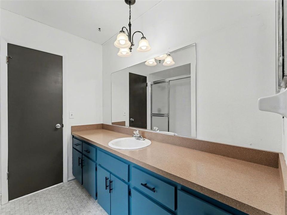Active With Contract: $279,900 (3 beds, 2 baths, 1492 Square Feet)