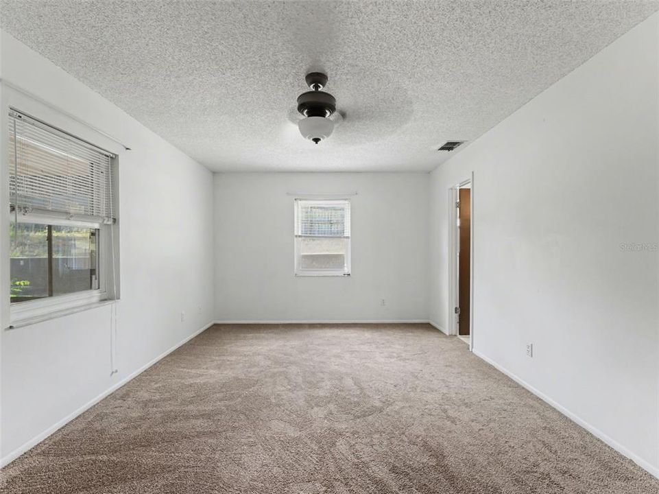 Active With Contract: $279,900 (3 beds, 2 baths, 1492 Square Feet)