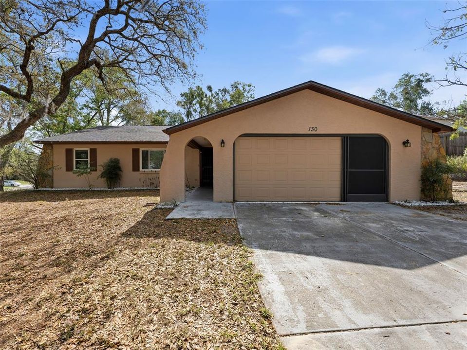 Active With Contract: $279,900 (3 beds, 2 baths, 1492 Square Feet)