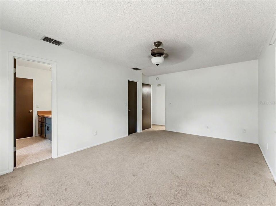 Active With Contract: $279,900 (3 beds, 2 baths, 1492 Square Feet)