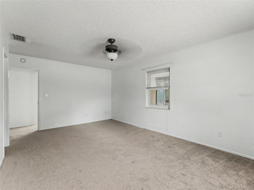 Active With Contract: $279,900 (3 beds, 2 baths, 1492 Square Feet)