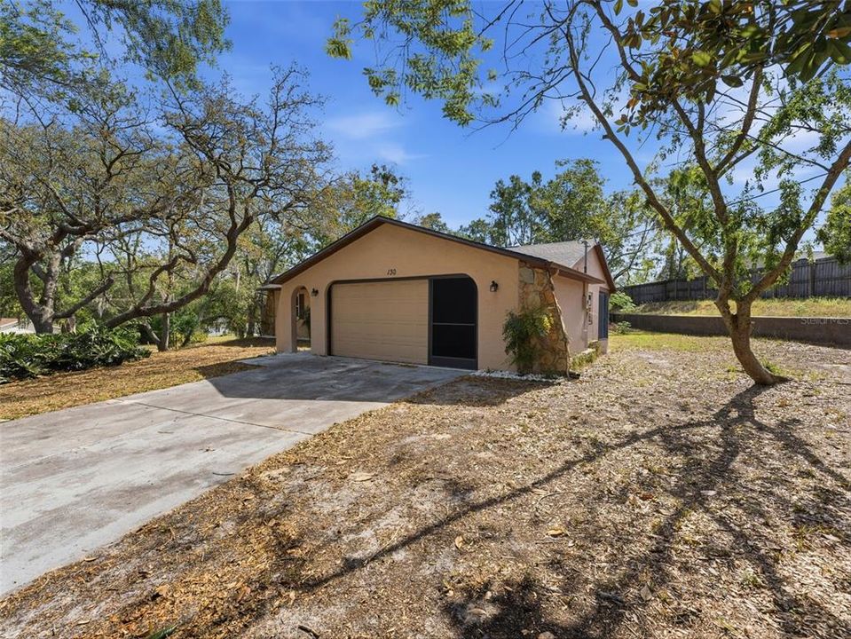 Active With Contract: $279,900 (3 beds, 2 baths, 1492 Square Feet)