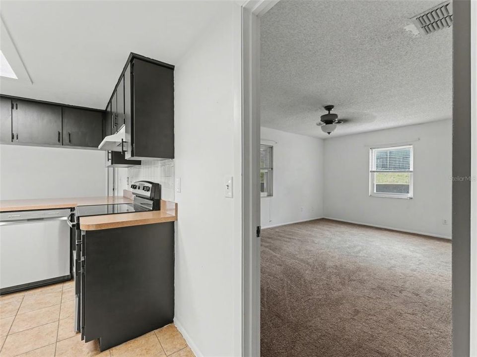 Active With Contract: $279,900 (3 beds, 2 baths, 1492 Square Feet)