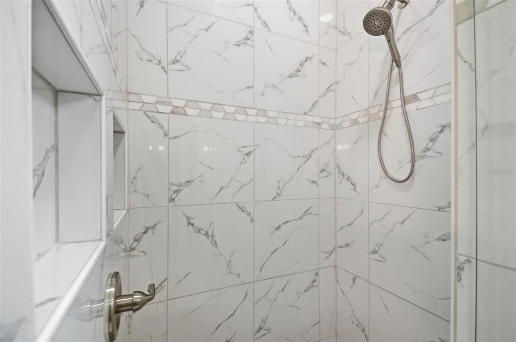 Activo con contrato: $750,000 (4 camas, 2 baños, 2054 Pies cuadrados)