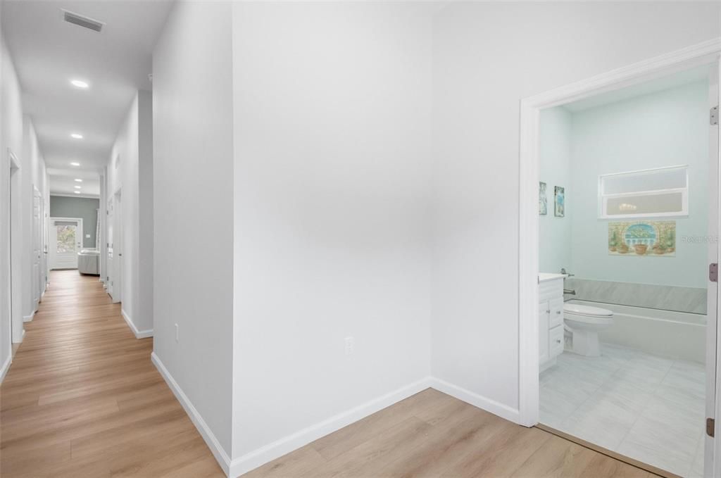 Activo con contrato: $750,000 (4 camas, 2 baños, 2054 Pies cuadrados)