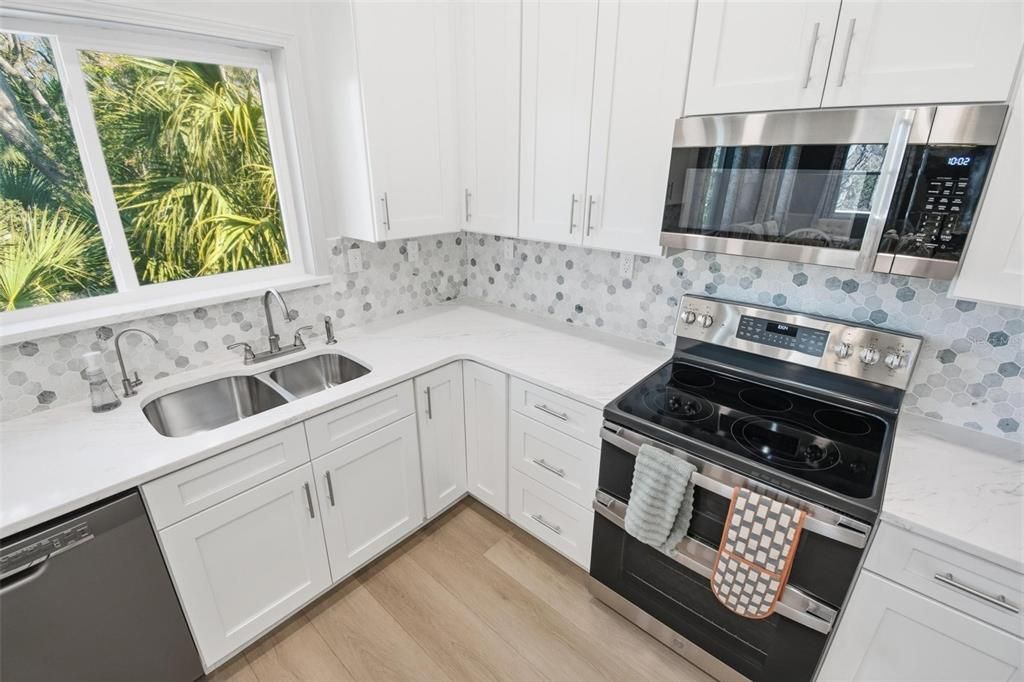 Activo con contrato: $750,000 (4 camas, 2 baños, 2054 Pies cuadrados)