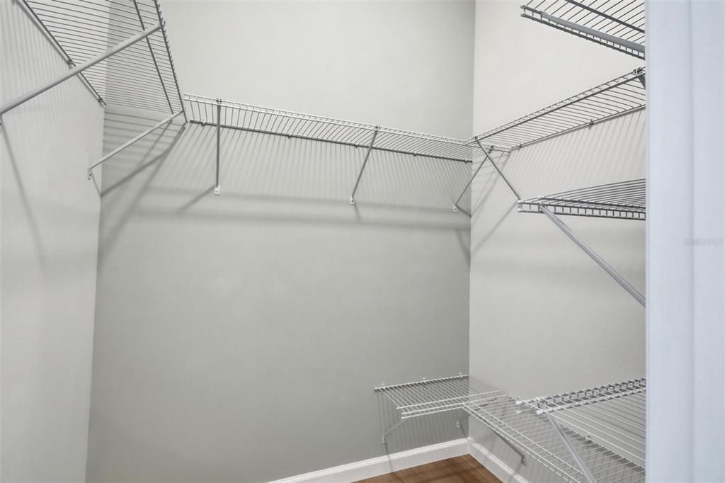 Activo con contrato: $750,000 (4 camas, 2 baños, 2054 Pies cuadrados)